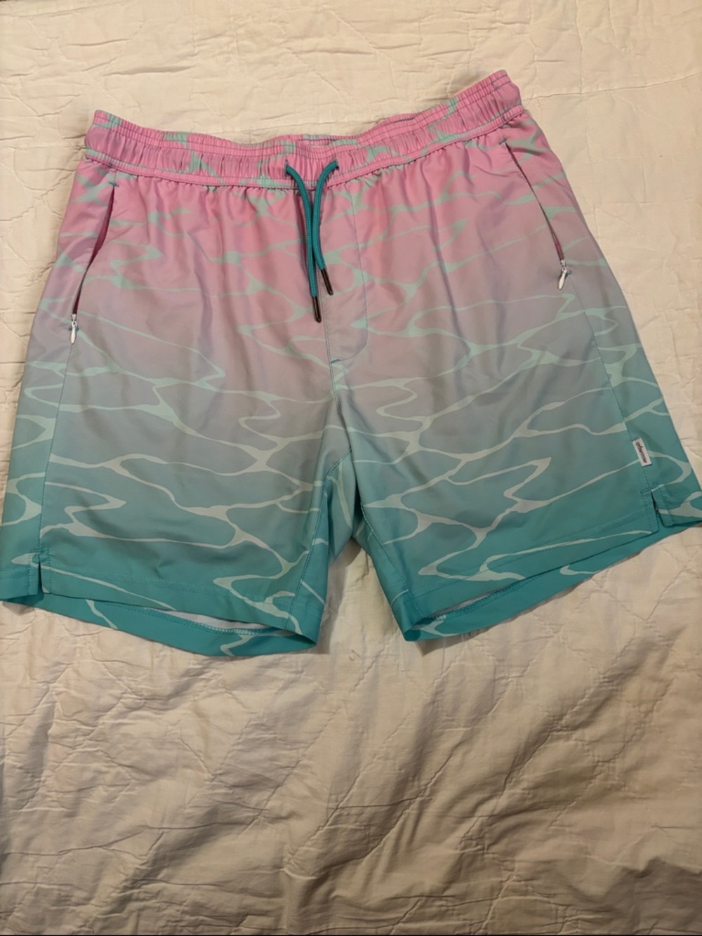 Men's Pink to Aqua Gradient Swim Trunks with Wave Print‎